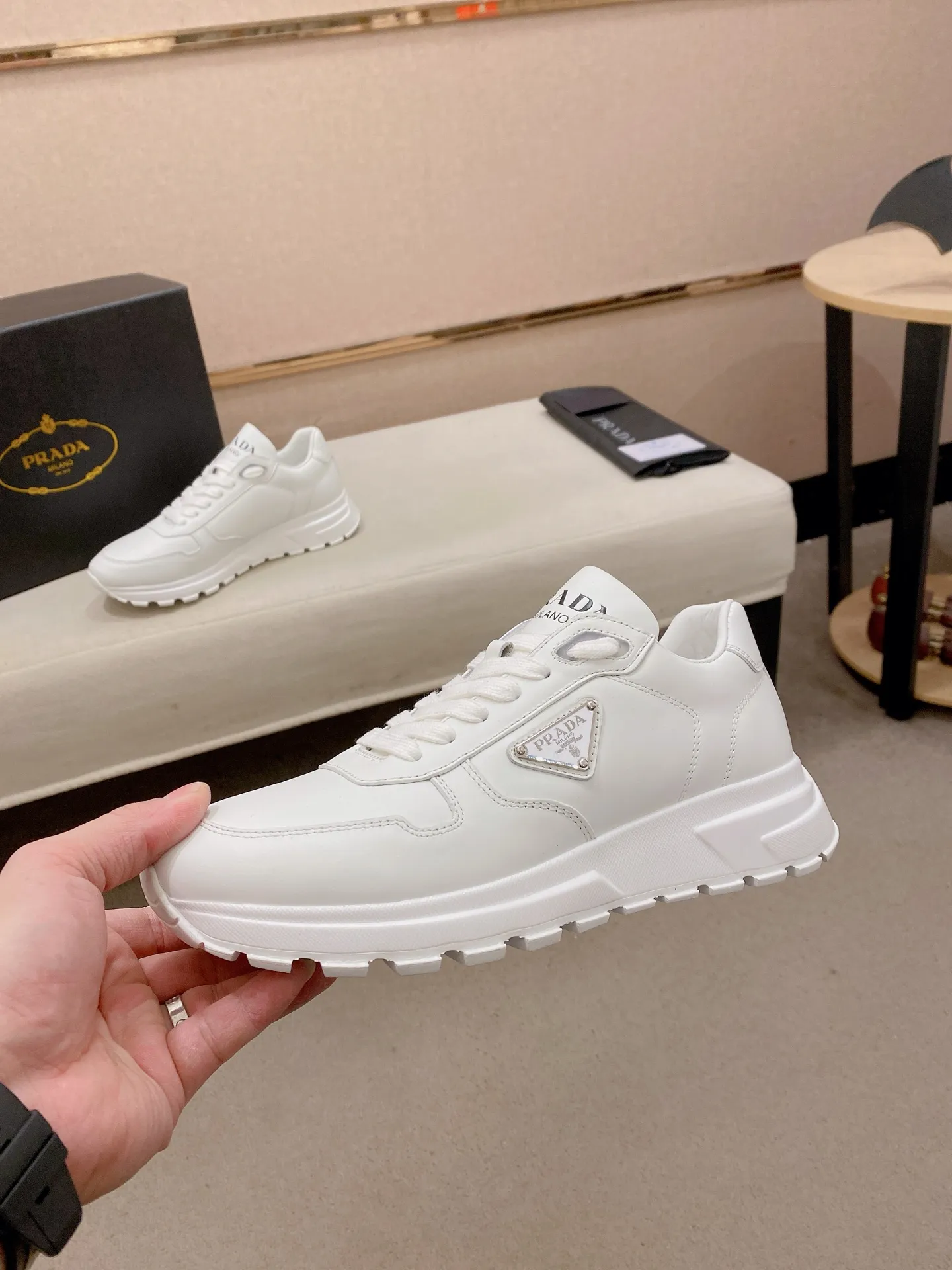 Factory price 600💰 ✔️✔️✔️Higher version High-quality new PRADA (Prada) counters are on the market at the same time. The new men's shoes and 😘fabrics are made of selected first-layer cowhide with superb craftsmanship. Lining: Full cowhide lining. 👍🏿 High-end ☄️ air-cushion molded anti-slip rubber outsole, exquisite lines, simple and elegant, comfortable and high-end for leisure travel. Code number: 38 to 44. 45.46 customized